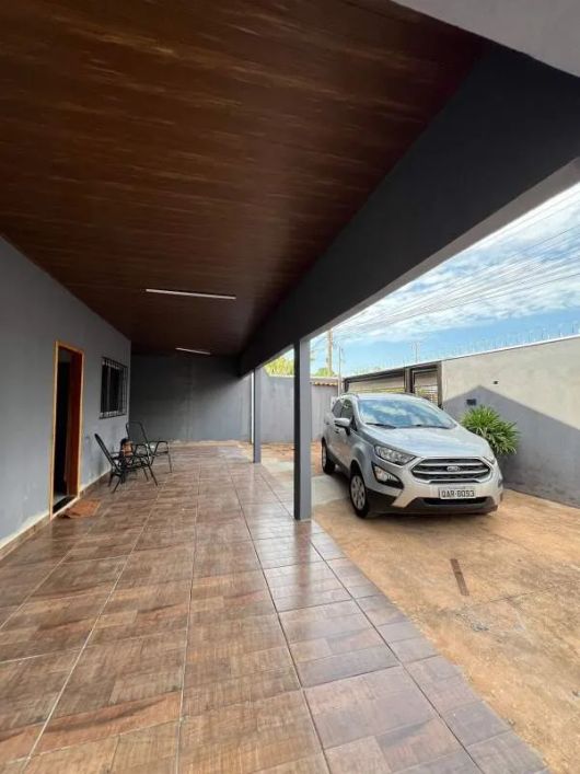 Excelente Casa Térrea com 03 quartos em Terreno Inteiro!