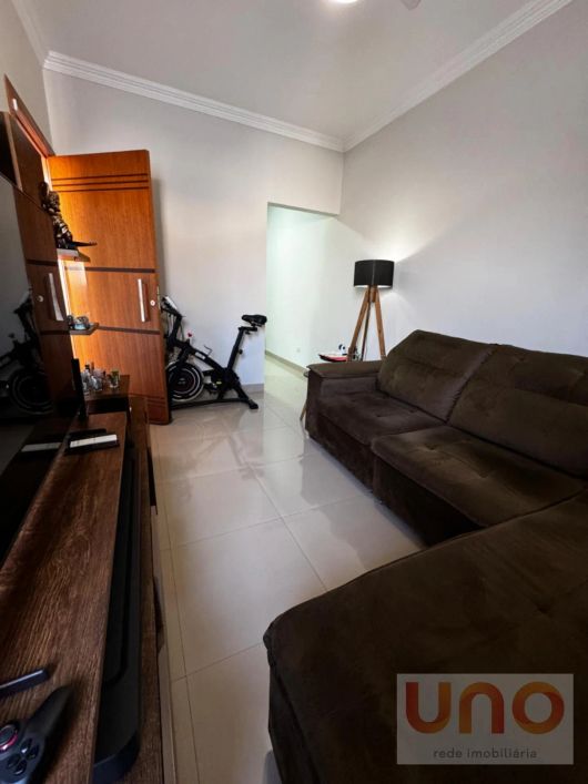 Casa bem cuidada para venda no Bairro Aero Rancho com 2 quartos
