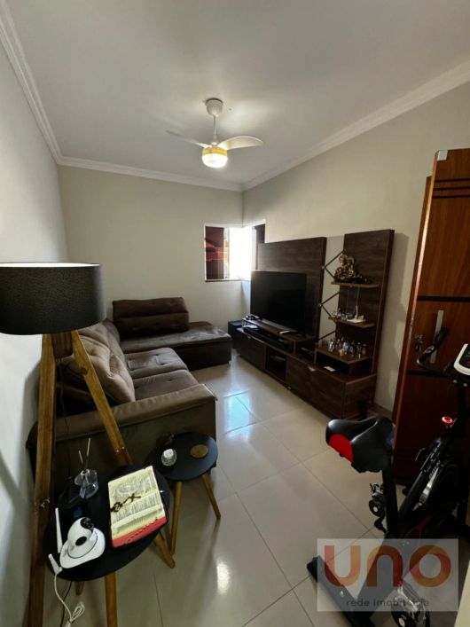 Casa bem cuidada para venda no Bairro Aero Rancho com 2 quartos