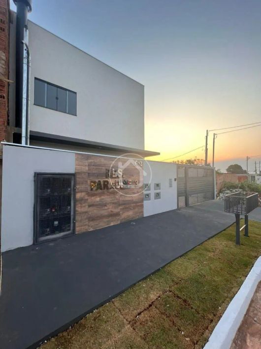 SOBRADO EM CONDOMINIO COM 03 DORMITÓRIOS