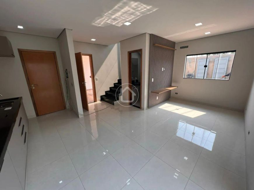 SOBRADO EM CONDOMINIO COM 03 DORMITÓRIOS