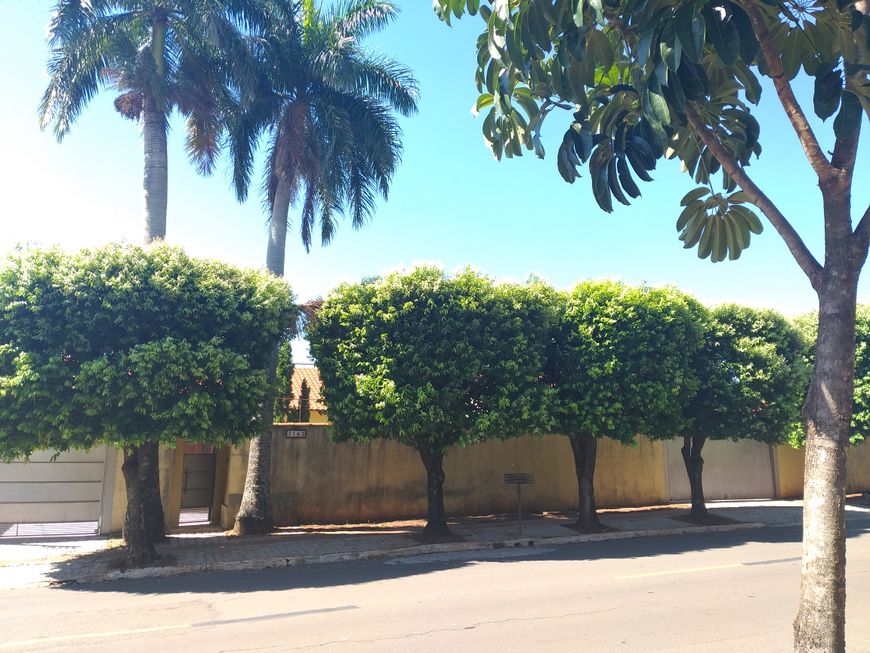 Casa com 2 terrenos Jardim Autonomista