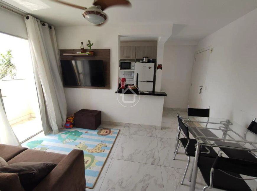APARTAMENTO 2 QUARTOS COM SACADA E ARMARIOS
