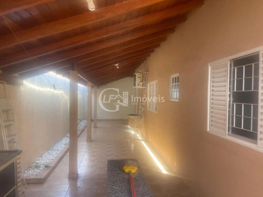 Imperdível oportunidade: Casa à venda em Campo Grande-MS, Tiradentes. 3 quartos, 1 suíte, 2 salas, 1