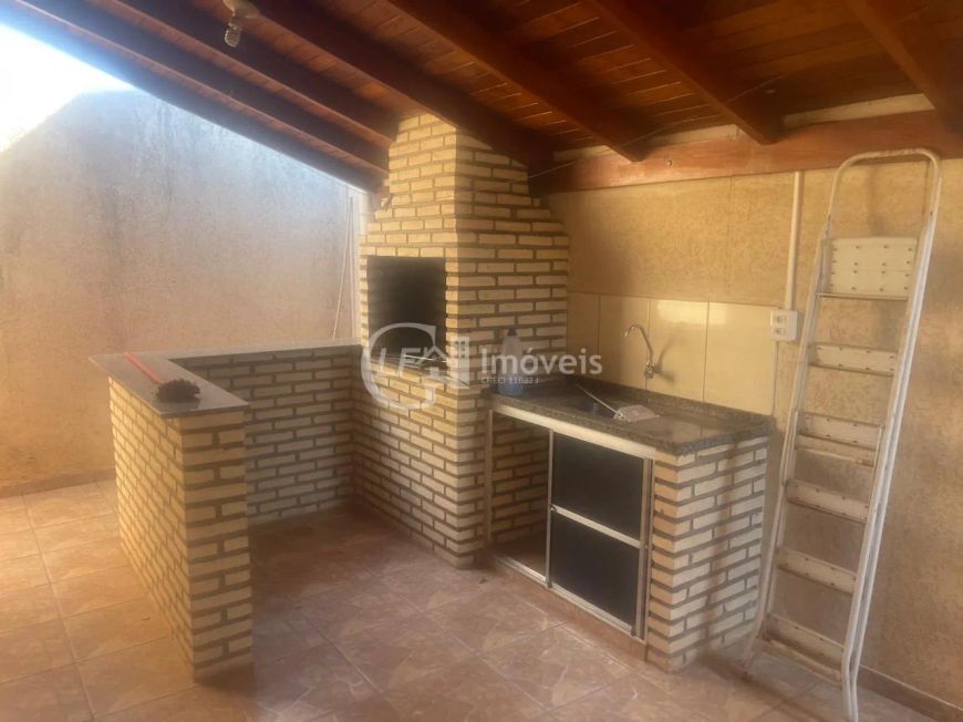 Imperdível oportunidade: Casa à venda em Campo Grande-MS, Tiradentes. 3 quartos, 1 suíte, 2 salas, 1