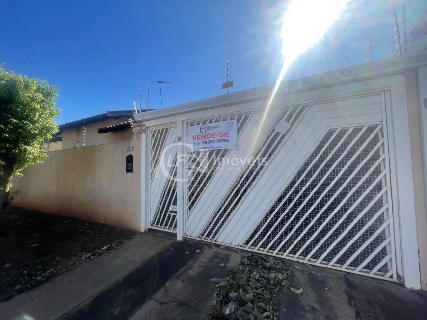 Imperdível oportunidade: Casa à venda em Campo Grande-MS, Tiradentes. 3 quartos, 1 suíte, 2 salas, 1