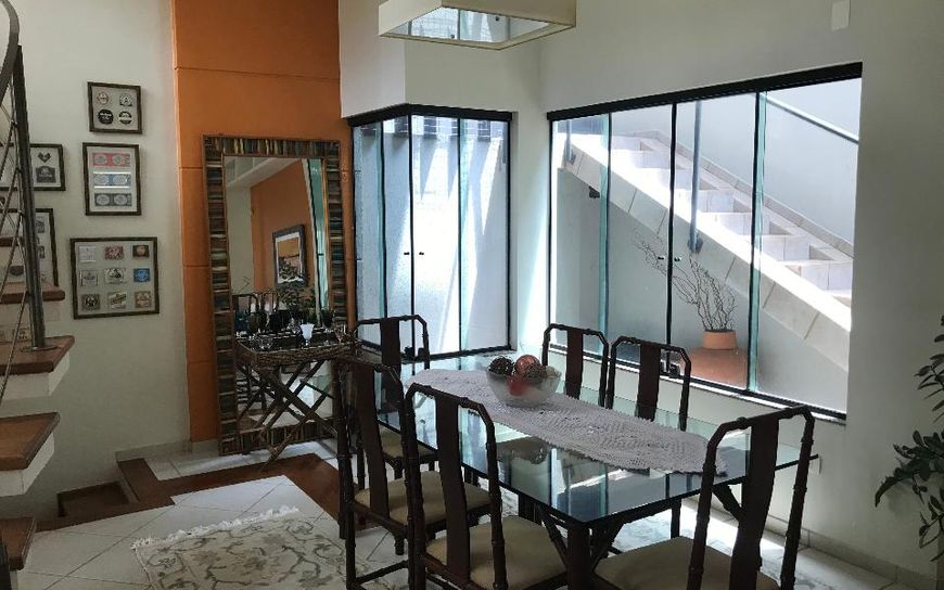 Sobrando com bela vista no coração da cidade