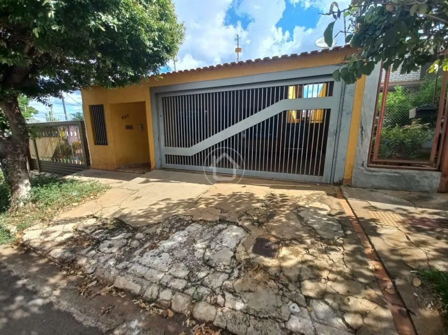 CASA COM 3 DORMITORIOS NA REGIÃO DA VILA PLANALTO