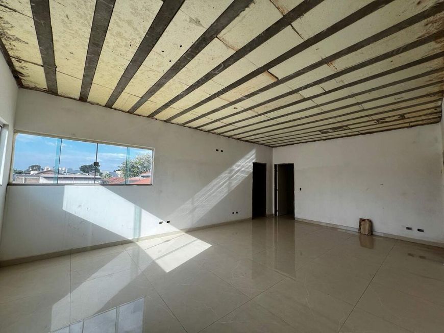 Excelente oportunidade, sobrado amplo com 05 quartos no Rita Vieira.
