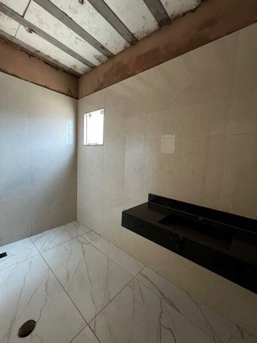 Excelente oportunidade, sobrado amplo com 05 quartos no Rita Vieira.