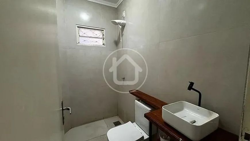 CASA MOBILIADA EM CONDOMÍNIO