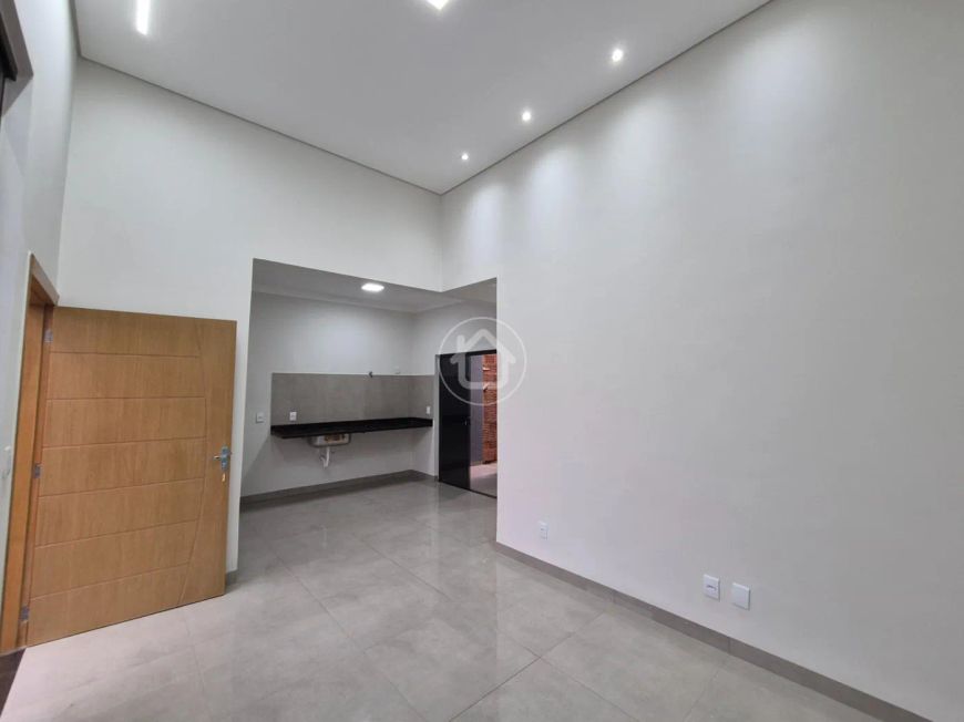 CASA COM 3 DORMITORIOS REGIÃO DA BASE AEREA
