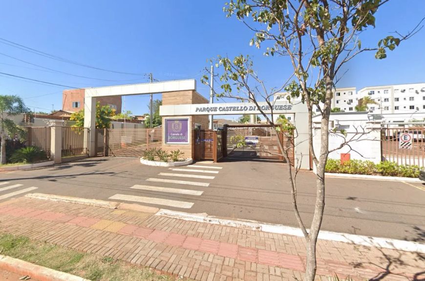 Apartamento térreo com jardim no Coronel Antonino