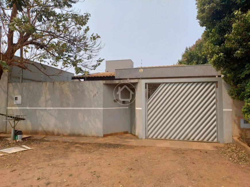 CASA TÉRREA COM DOIS QUARTOS E COM PISCINA