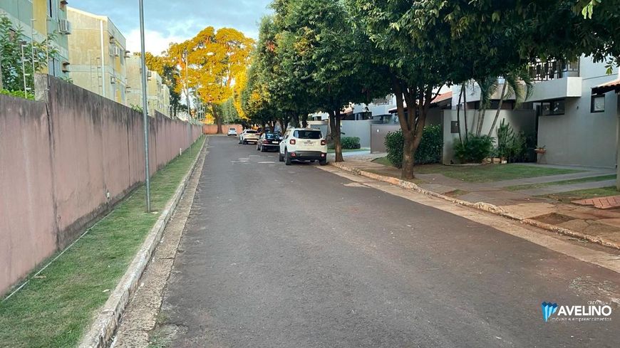 Sobrado no condomínio Recanto dos Manacas
