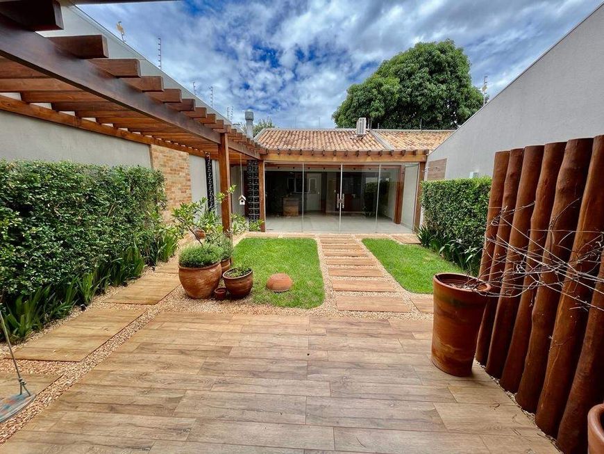 Sobrado à venda, 3 quartos, 4 vagas, Carandá Bosque - Campo Grande/MS