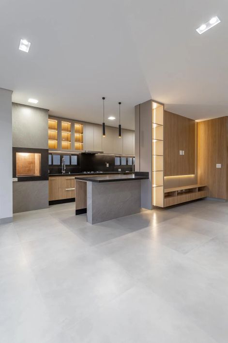 Excelente Sobrado com 3 Suítes - Cozinha Planejada e Piscina Aquecida