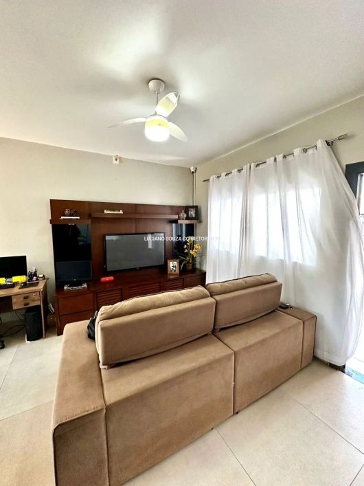 Casa c/ 2 quartos(sendo 1 suíte) - Morada dos Deus