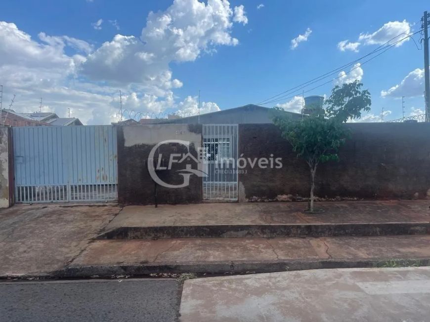 Casa à venda em Campo Grande-MS: 3 quartos, 3 salas, 1 banheiro, 5 vagas de garagem, 144m² no Jardim
