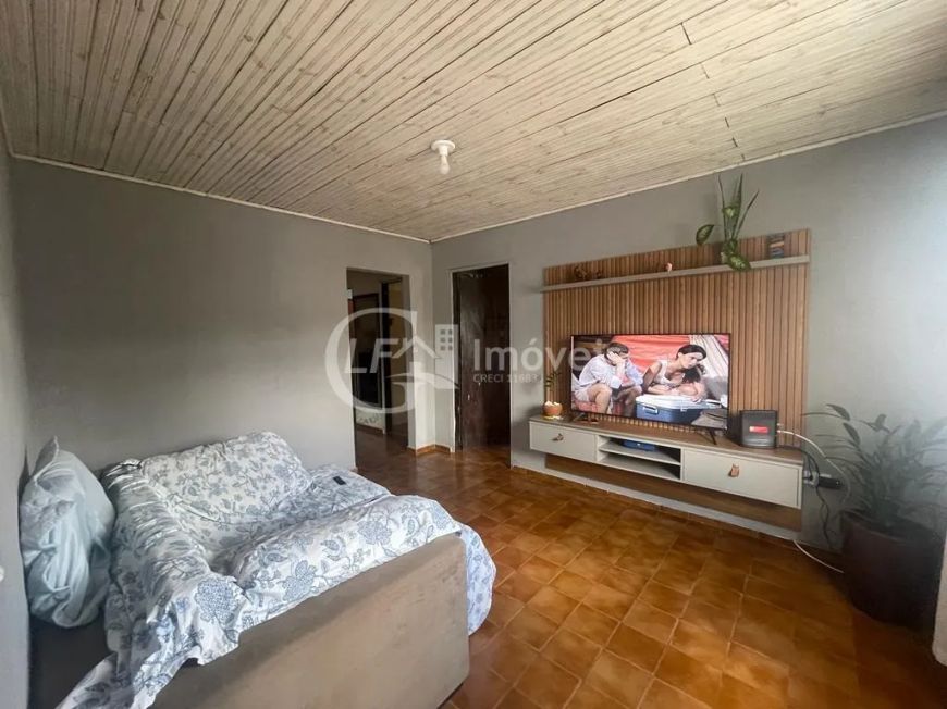 Casa à venda em Campo Grande-MS: 3 quartos, 3 salas, 1 banheiro, 5 vagas de garagem, 144m² no Jardim