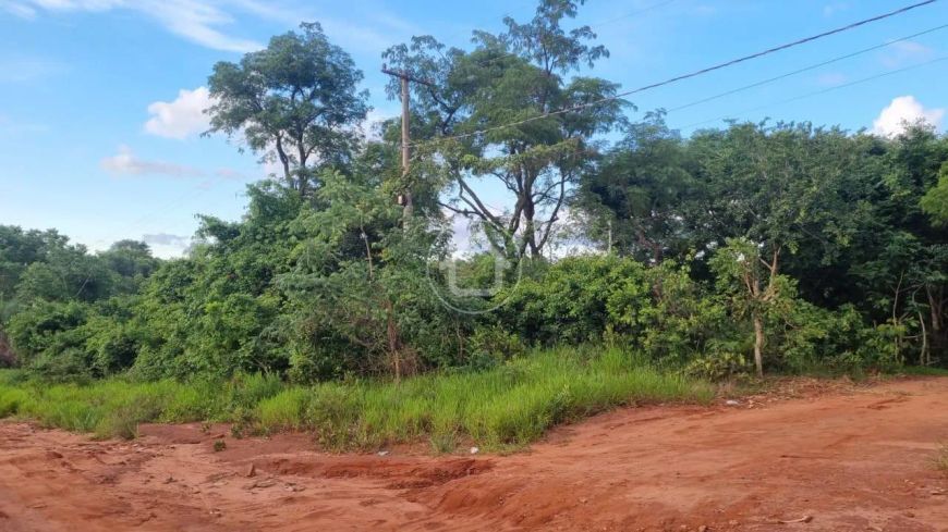 TERRENO DE ESQUINA NO JARDIM VERANEIO