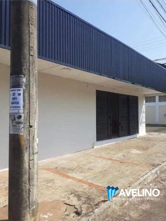 Casa com salão comercial no bairro Mata Do Jacinto