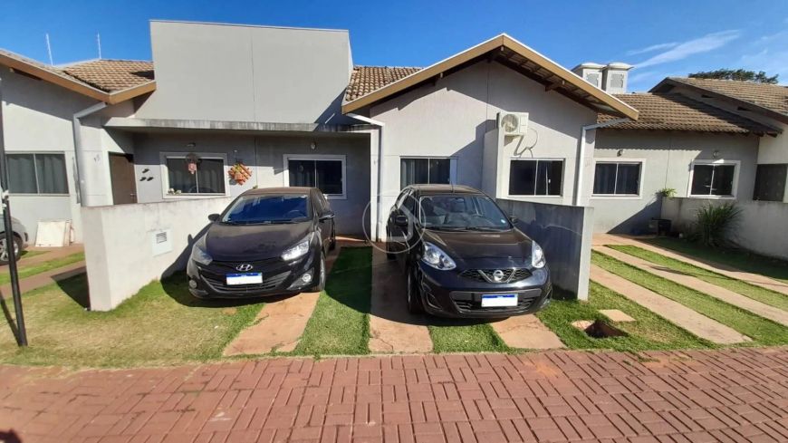 CASA COM 02 DORMITÓRIOS EM CONDOMINIO