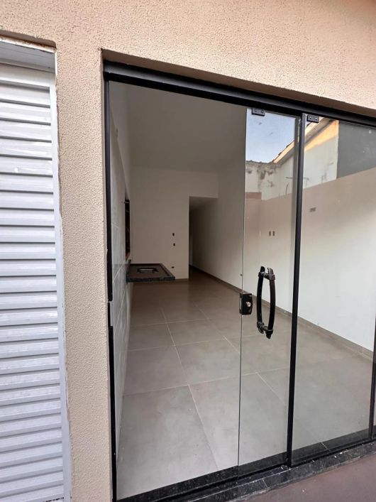 Vendo casa no Aero rancho, aceita financiamento!