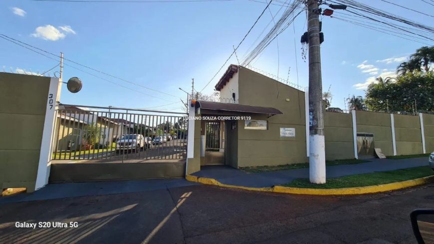 Casa térrea em condomínio bem localizado!