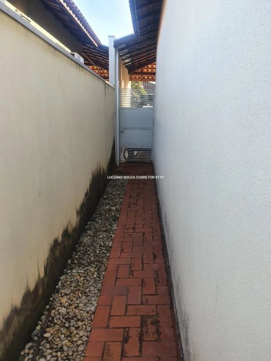 Casa térrea em condomínio bem localizado!