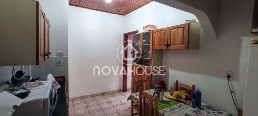 CASA TRÊS QUARTOS SENDO DUAS SUÍTES EM ÓTIMA LOCALIZAÇÃO