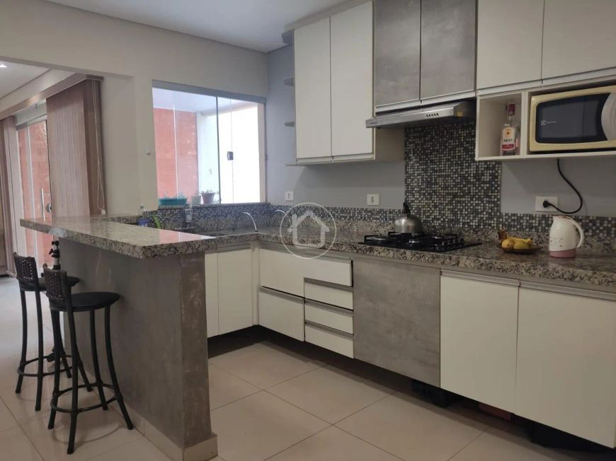 CASA COM PISCINA REGIÃO DO AEROPORTO
