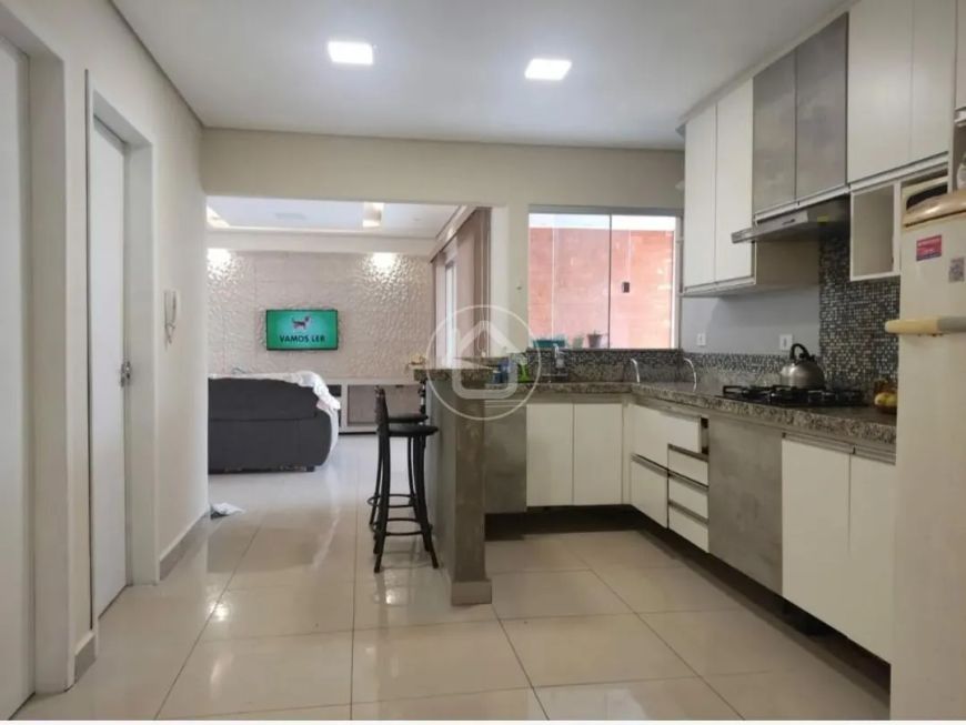 CASA COM PISCINA REGIÃO DO AEROPORTO