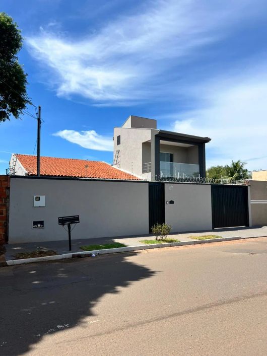 Sobrado Amplo e Novo a Venda - Tijuca