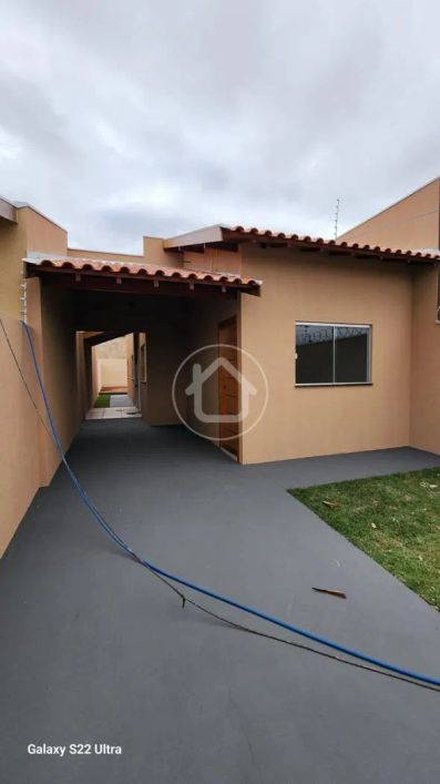CASA COM 01 SUITE E 01 QUARTO