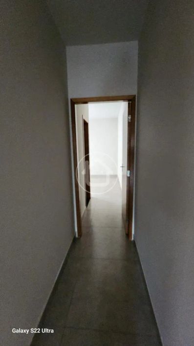 CASA COM 01 SUITE E 01 QUARTO
