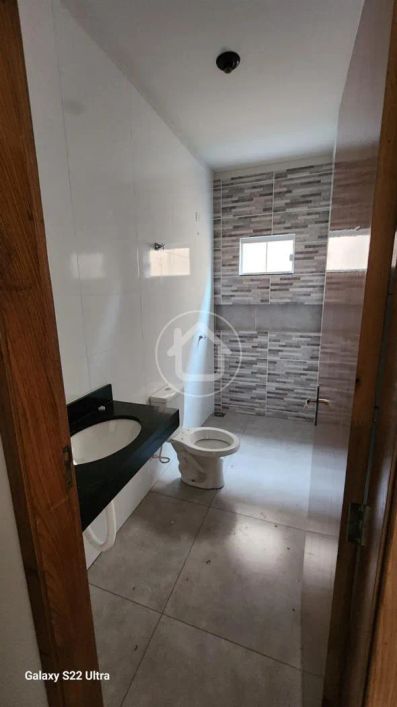 CASA COM 01 SUITE E 01 QUARTO