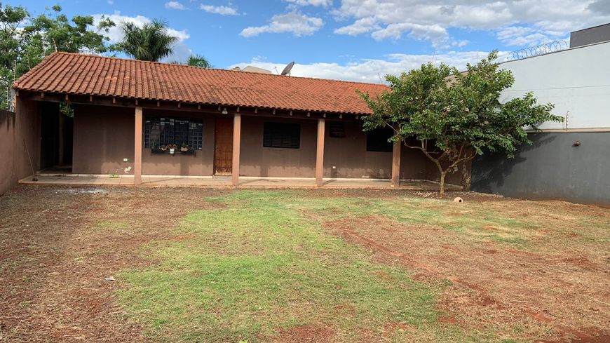 Casa em dois terrenos, totalizando 450 m², no Jardim das Nações.