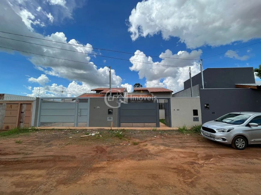 Ampla casa nova - 1 suíte e 2 quartos