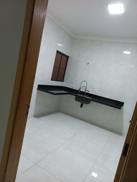 CASA NOVA COM FINO ACABAMENTO NO BAIRRO PARQUE DOS LARANJAIS
