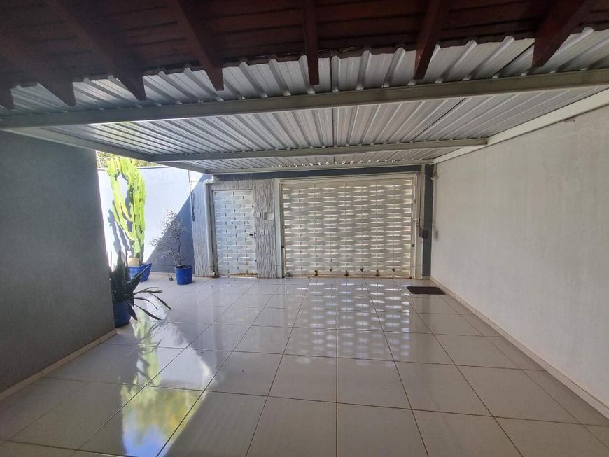 Casa com planejados e decorada