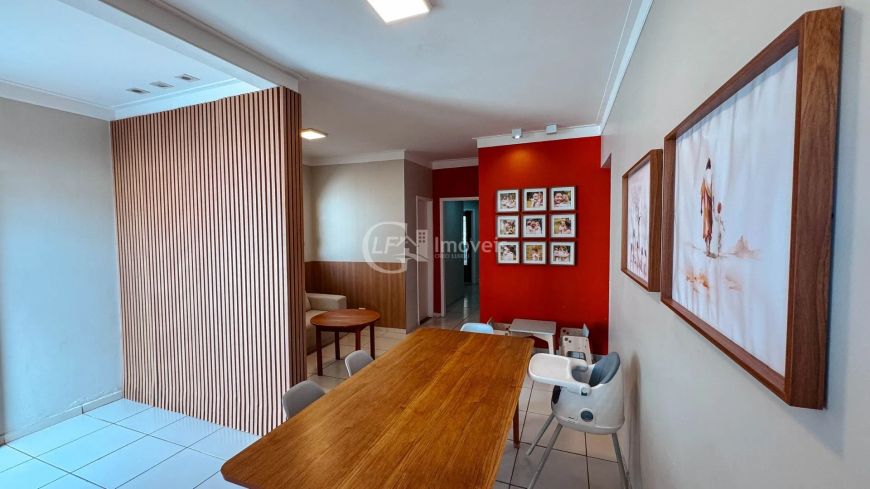 Imperdível: Casa à venda em Campo Grande-MS no Carandá Bosque II! 3 quartos, 2 suítes, 3 salas, 4 ba