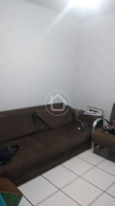 CASA COM AMPLO TERRENO LIVRE