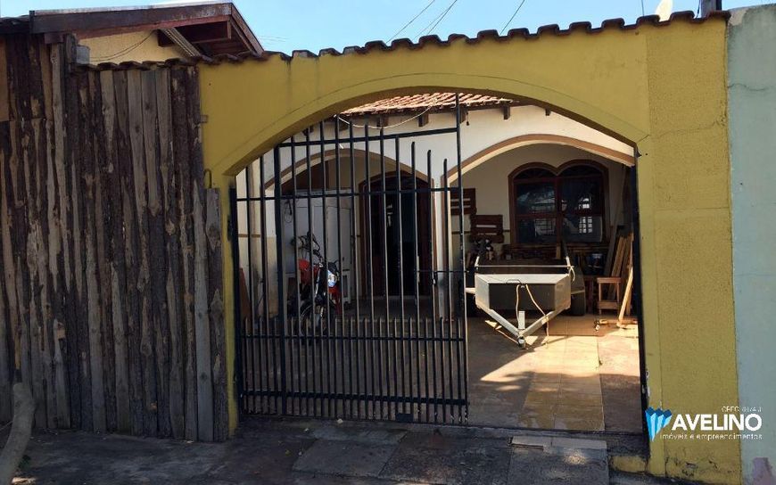 Casa com salão comercial no bairro Mata do Jacinto