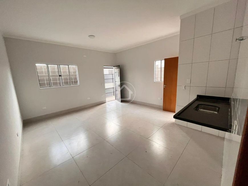 CASA COM 2 QUARTOS E 2 BANHEIROS