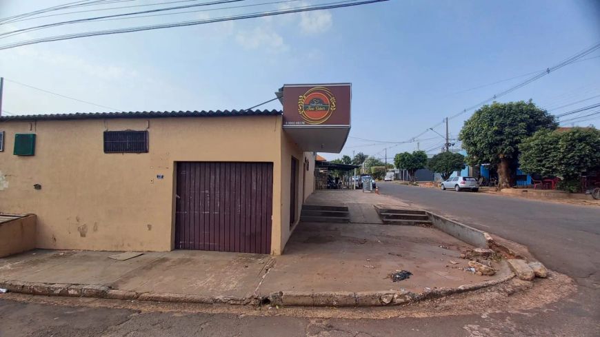 ESQUINA COM CASA E 2 SALÃO COMERCIAL
