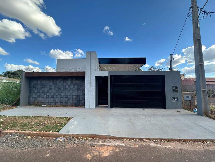 Casa 3 quartos prox. ao Ford atacadista av três barras
