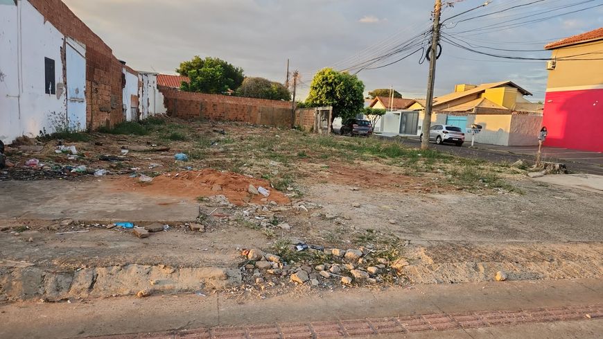 Lote/Terreno para venda com 12 metros quadrados em Jardim Imá - Campo Grande - MS