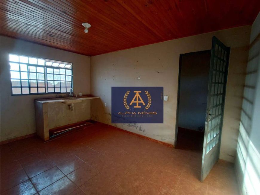 TERRENO INTEIRO COM CASA 3 PEÇAS