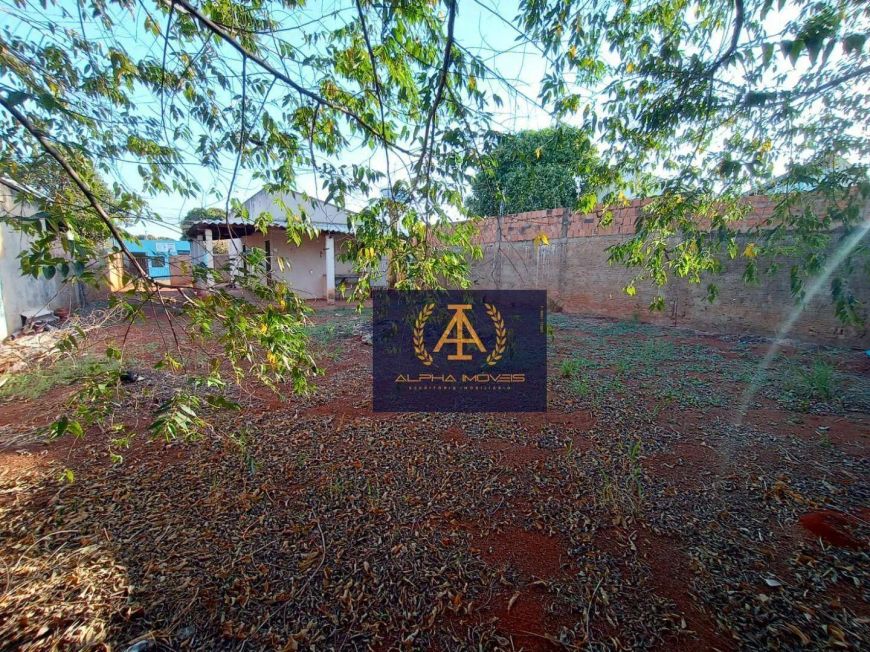 TERRENO INTEIRO COM CASA 3 PEÇAS